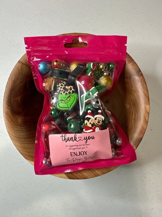 #226 Christmas Mix Bag - (Focal and Beads)